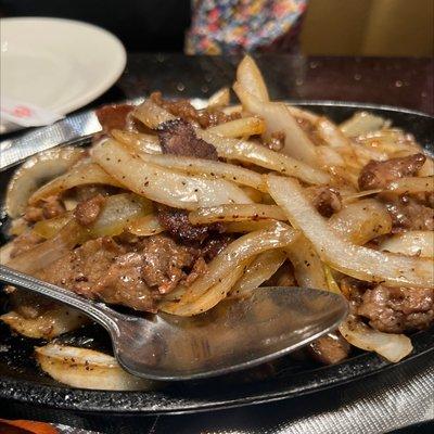 B23. Beef on a Sizzling Iron Plate