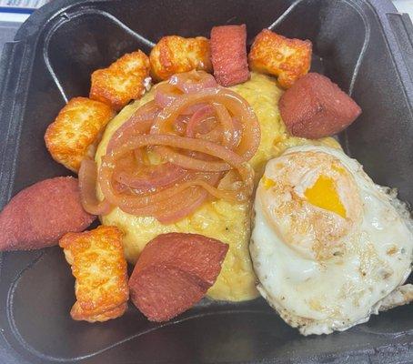 Mangu "3 Golpes". Mashed Plantain with Salami, fried cheese and eggs