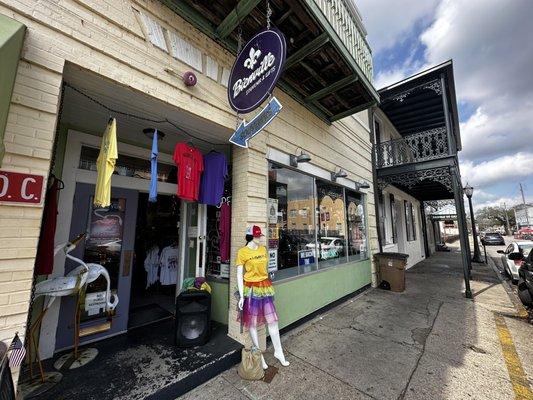 Front Entrance to Bienville Souvenir & Gifts