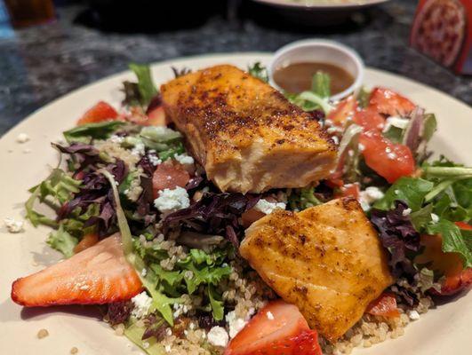 Strawberry spinach salad