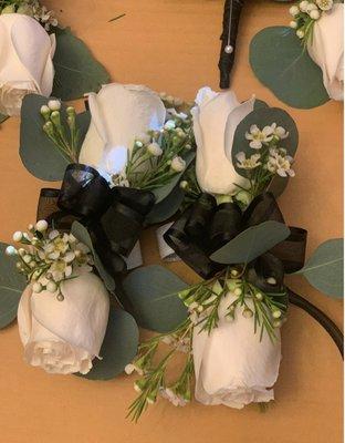 Wedding wrist corsages