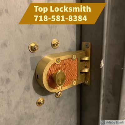 Deadbolt lock