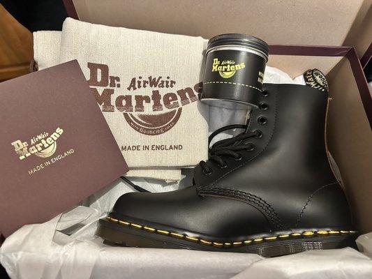 Beautiful classic Dr. Martens boots!