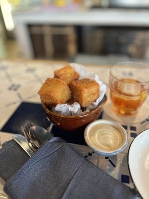 Hash browns with smoked oyster aioli