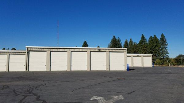 Large storage units so you can have a clutter free garage.