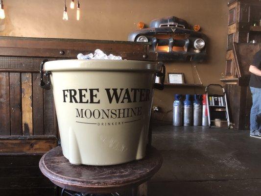 Moonshine Drinkery