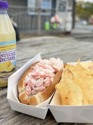 Lobster roll & chips