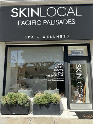 Welcome to SkinLocal Pacific Palisades! Where luxury meets wellness in the heart of Pacific Palisades.