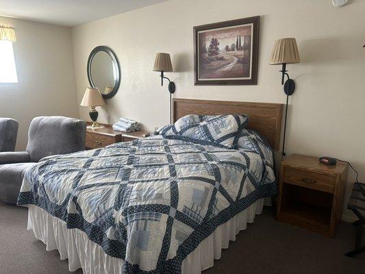 Natures has 4 rooms that are over 220 square feet for rent. Here's photo 1 of 3 of one of our rooms.