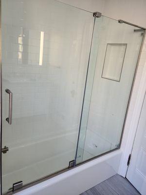 Frame less shower door and subway tile pattern with inset niche