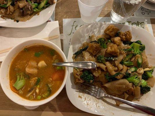 Tom yum soup and pad see ew tofu with extra broccoli