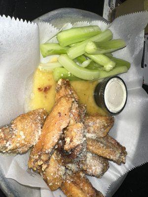 Garlic Parmesan wings, crisps celery