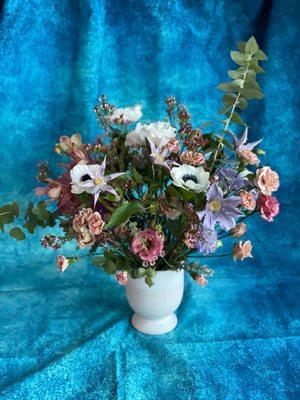 Presidio dining table arrangement