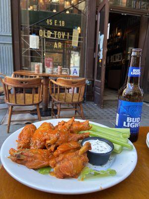 Buffalo Chicken Wings (8 pieces ) hot