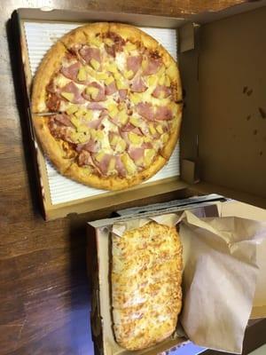 Pineapple ham pizza and cheesybread