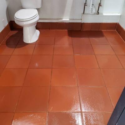 Restroom tile & grout cleaning before and after pictures.