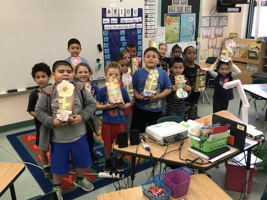 Making soaps for Mother's Day with Kindergarten kids at Forest Hills Elementary in Florida