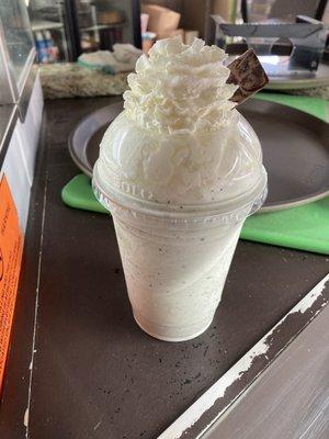 Cookies & Cream milkshake with whip cream