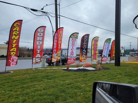 Front (promotion flags) of restaurant