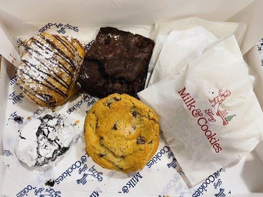 Pan choc, brownie, crinkle cookie, choc chip cookies