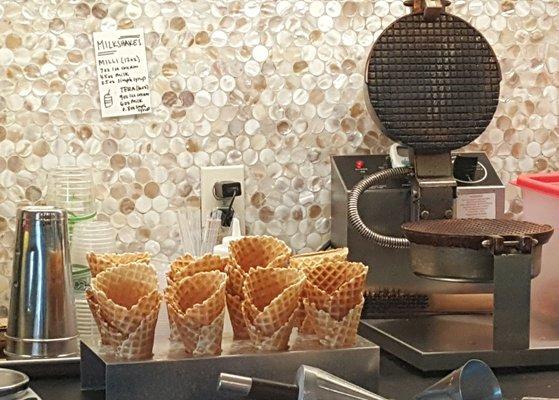 The scent of freshly made waffle cones filled the shop (8/15/21)