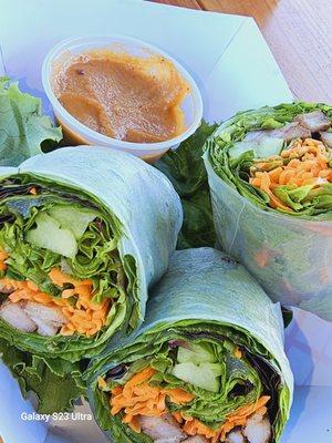 The best Spring rolls and peanut sauce