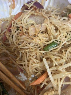 Singapore noodles with sharp wire