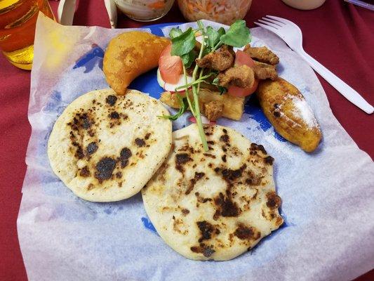 Alil bit of everything plate , 2 pupusas, 1empanada,yuca,1 pastel