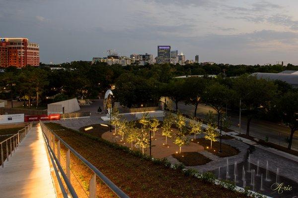 The plaza of the new Glassell campus featuring the "cloud column" and a roof garden