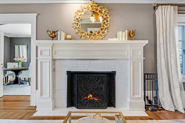 Fireplace installation with marble and steel mesh - Concord