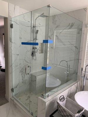 Master shower enclosure