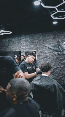 WALK-IN WELCOME BOOK APPOINTMENTS @ SIGNATUREBARBERING.COM