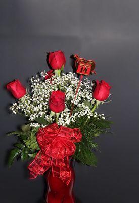 Half dozen of red roses in red vase