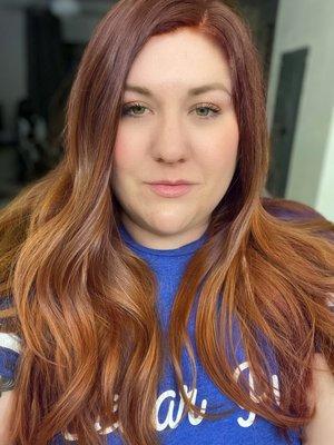 Gorgeous coppery hair, indoor fluorescent light