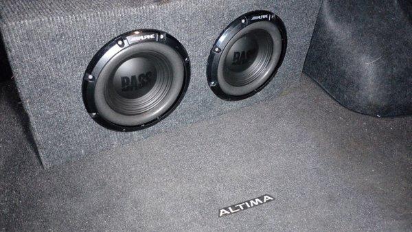 Dual 10 inch alpine subs in custom box