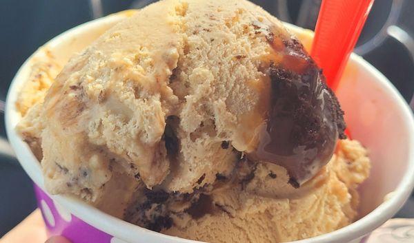 Coffee caramel cookie ice cream