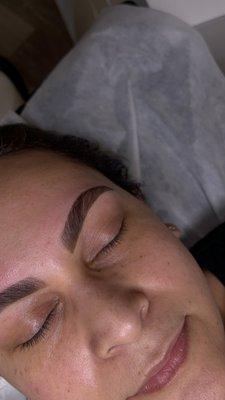 Brow works 
Lamination 
Tint 
Shaping