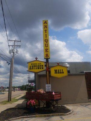 Sign in front but parking and entrance in the back!