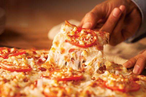 Award Winning White Cheesy Pizza.