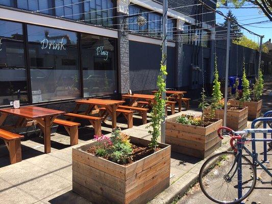 New sidewalk seating!