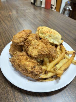 Chicken wings and fries. The biscuit is amazing! 4-6 wings per.