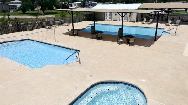 Try some water volleyball and a soak in the 12-person hot tub at Natures.