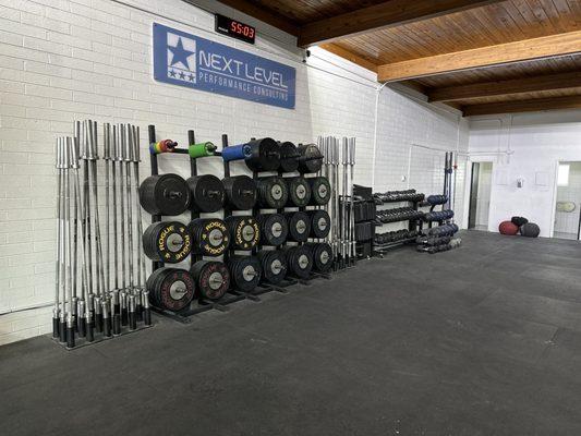 Olympic weightlifting & powerlifting bars & plates/bumpers