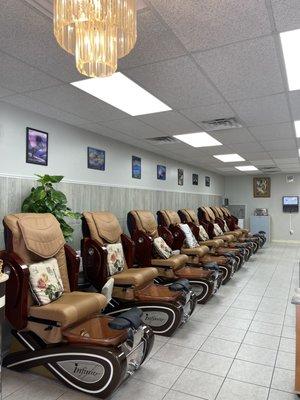 Come to enjoy your manicure and pedicure