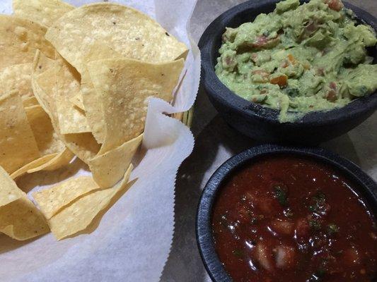 Guacamole, salsa and chips