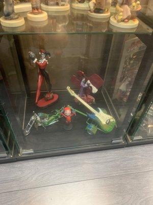 More large Harley Quinn and joker figurines