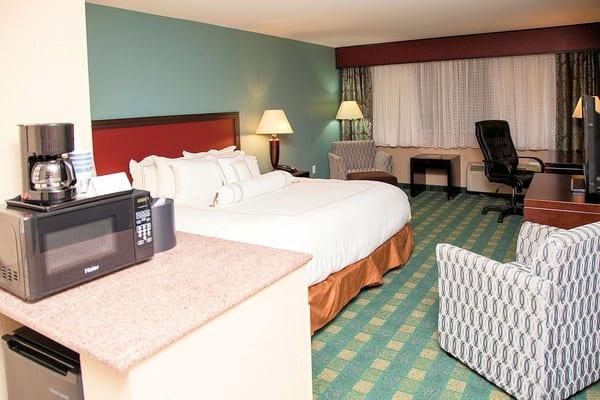 Causeway Bay Hotel - Lansing, MI - Lansing Hotels - King Executive Suite