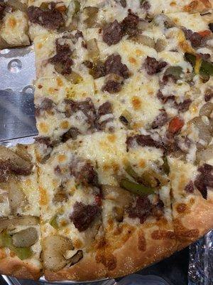 Philly cheesesteak pizza