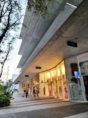 Lincoln Road is an open-air shopping mall with stores and restaurants. It's a must to walk thru.