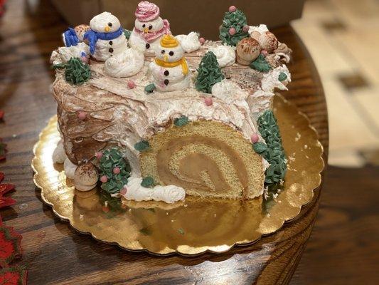 Placed an order for a holiday Büche de Noël and it came out beautiful, the bakery department is amazing